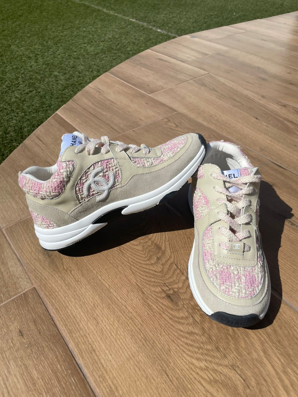 Tenis rosas con camel